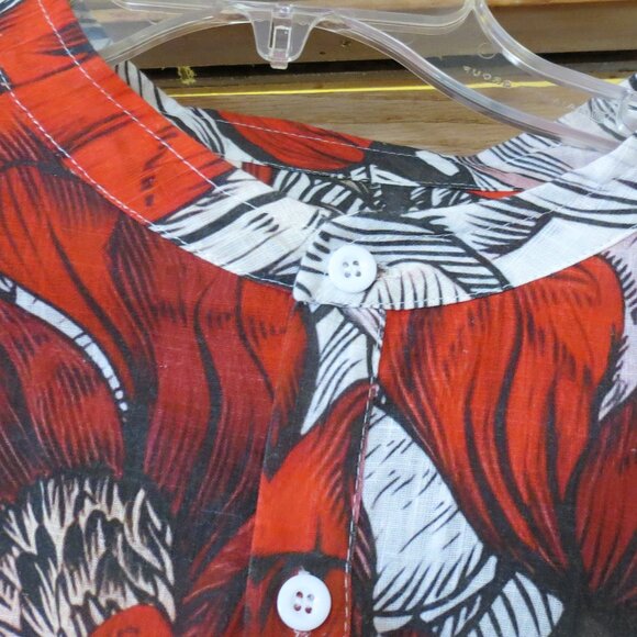 Red floral print Hawaiian style men's shirt - Picture 4 of 6